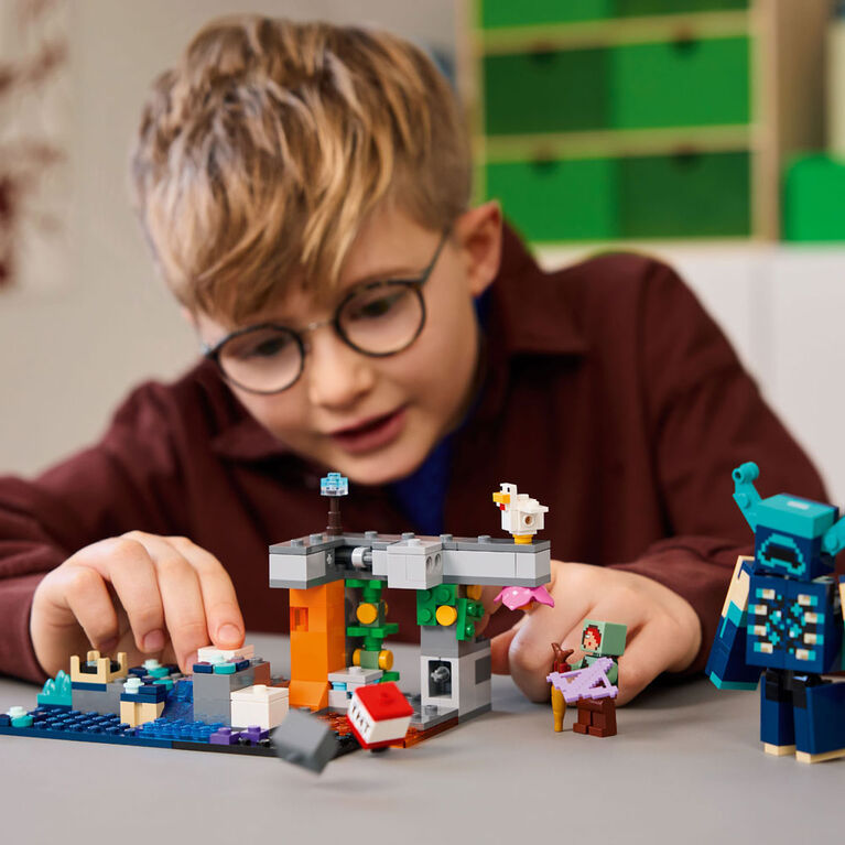 LEGO Minecraft The Warden Encounter Toy for Boys and Girls Ages 7+ - Building Set for Kids - 21274