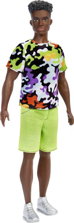 Barbie-Poupée Ken Fashionistas 123, large d'épaules, t-shirt, short