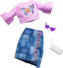 Barbie - Coffret Tenue - Haut Papillon rose et jupe en denim.