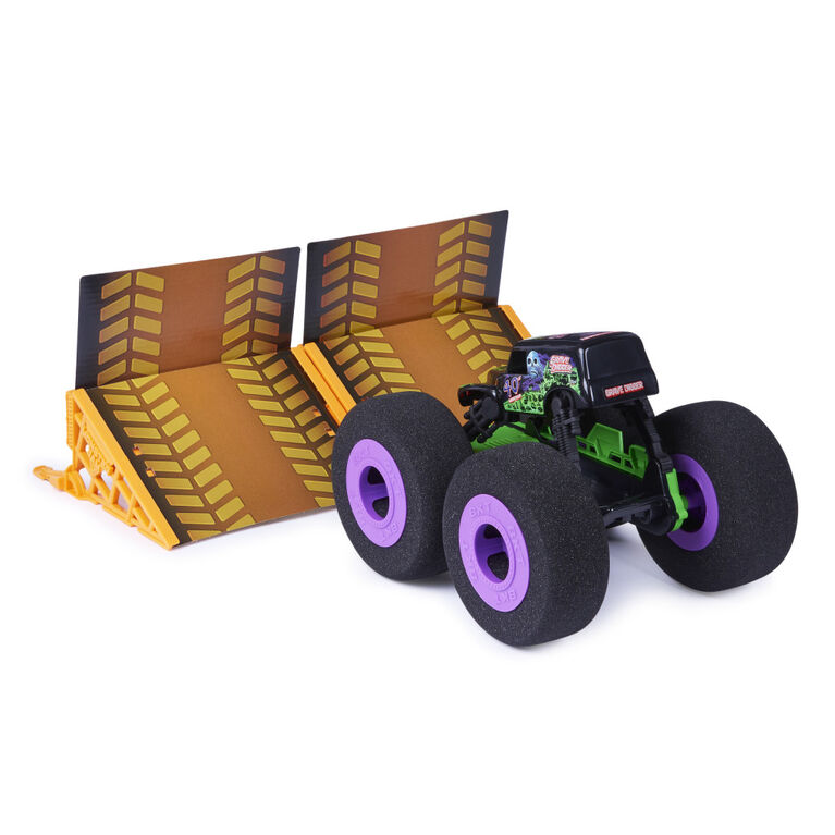 Monster Jam Ramp Champ with Grave Digger Remote-Control Monster Truck and Ramp