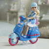 Disney Princess, série Style, Cyclomoteur de Cendrillon, poupée mannequin avec cyclomoteur, casque et autocollants