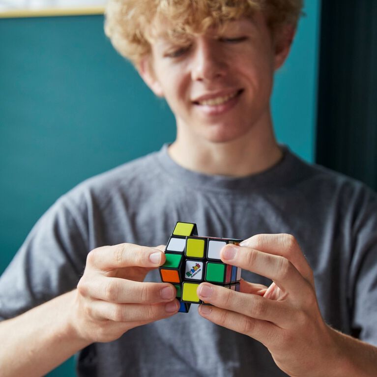 Rubik's Cube, Le Puzzle 3 x 3 Original de Correspondance de Couleurs, Un  Cube Classique de résolution de problème, avec Son Guide de Poche 0731 :  : Jeux et Jouets