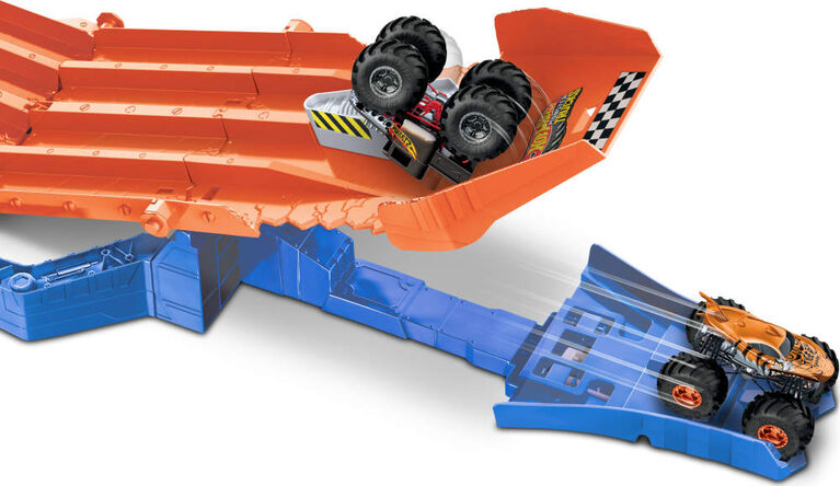Hot Wheels Monster Trucks Sharks vs. Dinos Racedown Destruction Track Set & 2 1:64 Scale Toy Trucks