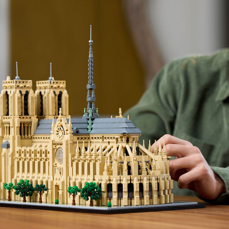 LEGO Architecture Notre-Dame de Paris Replica Build and Display Set 21061
