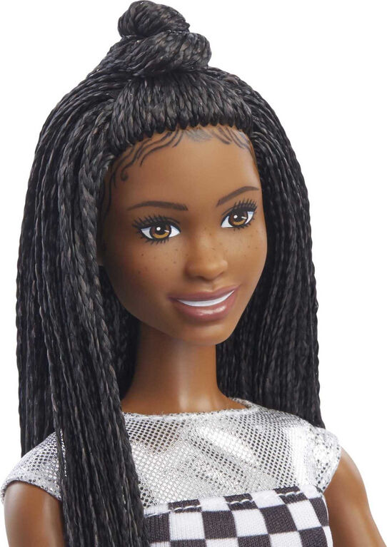 Barbie: Poupée Barbie Big City, Big Dreams " Brooklyn " (30 cm, Brune à Cheveux Tressés) avec Haut à Paillettes, Jupe et Accessoires
