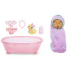 Oreilles de chaton dans un emmaillotement violet Baby Born Surprise Bathtub Surprise.