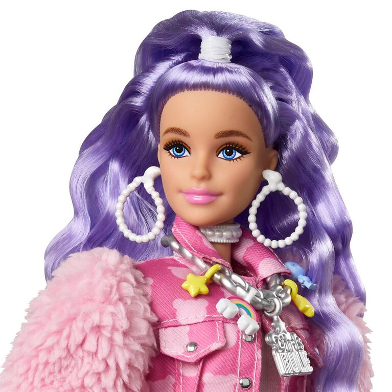 BarbiePoupée Barbie Extra n° 6, veste et short ourson, bulldog Toys
