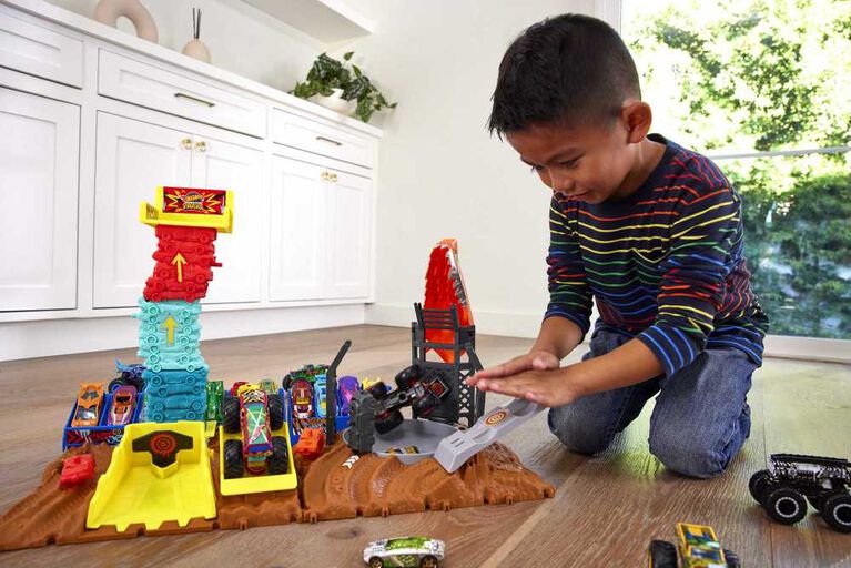 Hot Wheels Monster Trucks Arena Smashers Tiger Shark Spin-out Challenge