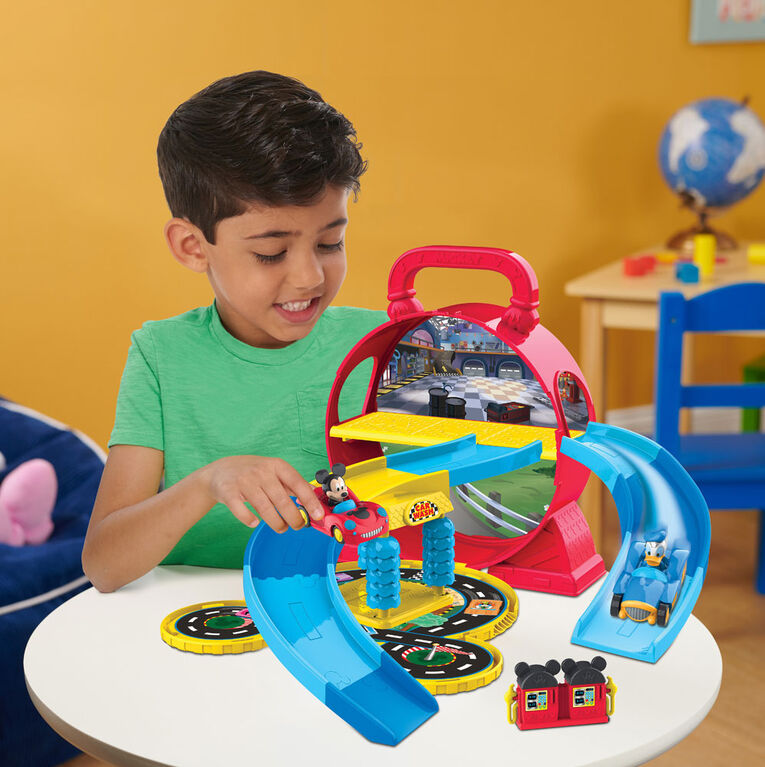 Ensemble de Jeu de Figurines et de Véhicule Disney Junior Mickey Mouse Garage Rangement et c'est Parti