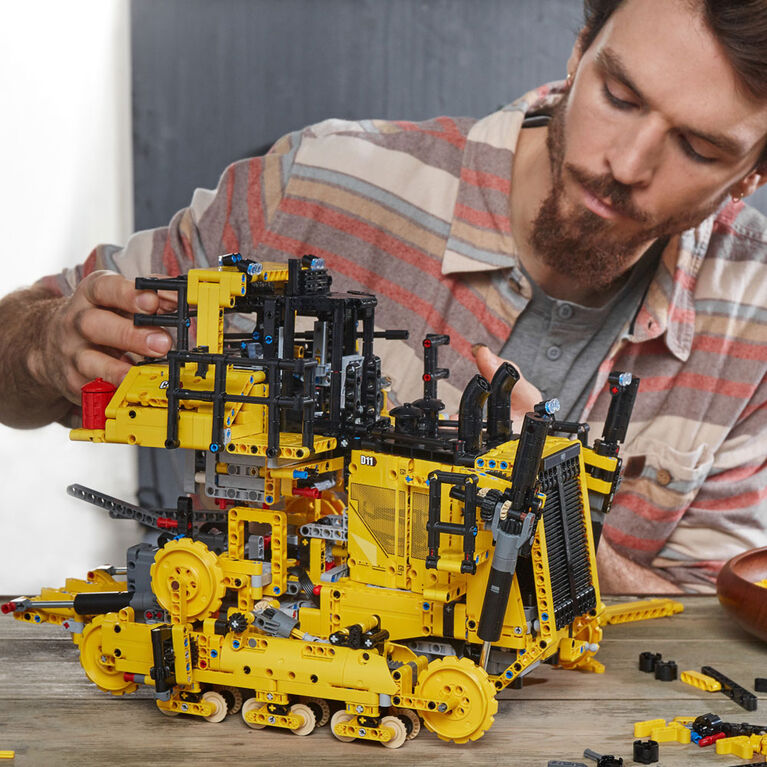 LEGO Technic App-Controlled Cat D11 Bulldozer 42131 (3854 pieces)