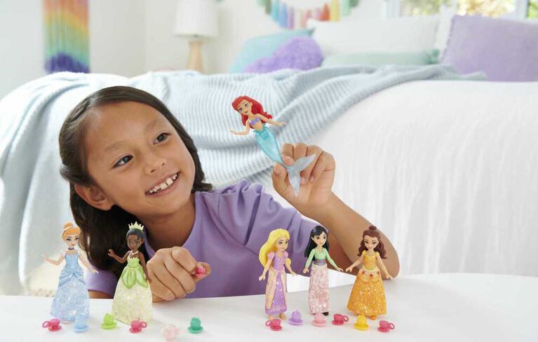 Disney Princess Toys, 6 Small Dolls and Accessories