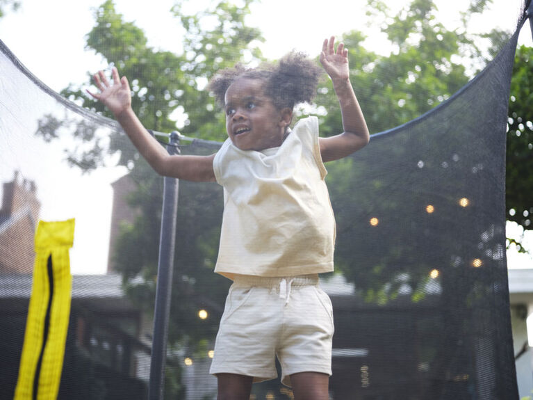 Trampoline avec enceinte Plum Junior en thème de la jungle, 4,5 pi