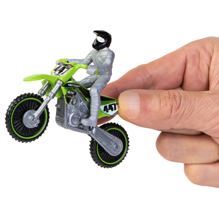 Supercross, Moto authentique de Devon Raper en métal moulé à l'échelle 1:24 avec figurine motocycliste, pour les enfants et les collectionneurs à partir de 3 ans
