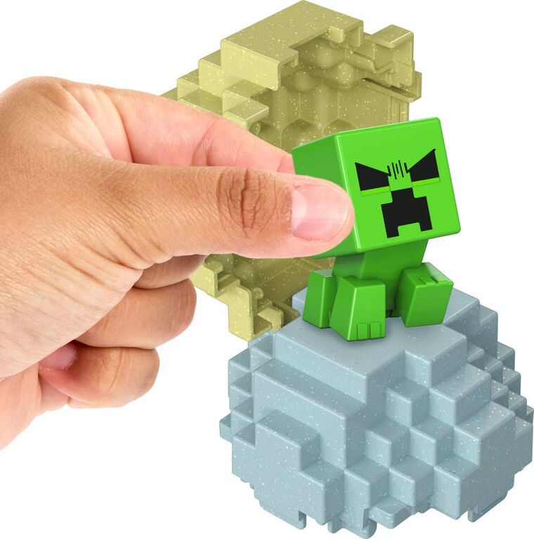 Minecraft Mini Mode Spawn Egg with Surprise Mini Figure Inspired the Movie (Characters May Vary)