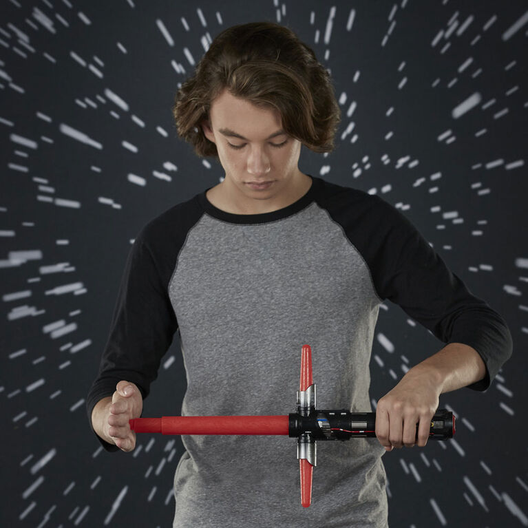 Star Wars Kylo Ren Electronic Red Lightsaber with Lights - English Edition