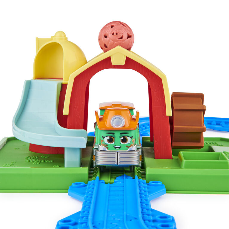 Mighty Express, Farm Station Adventure Bucket and 11-Piece Train Track Set with Exclusive Farmer Faye Toy Train