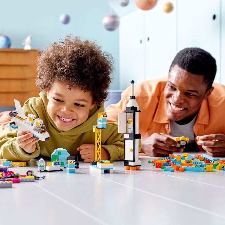 LEGO Classic Mission spatiale 11022 Ensemble de construction; des jeux  créatifs pour les enfants (1 700 pièces)