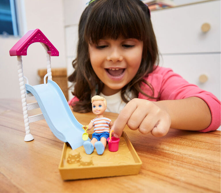 Barbie - Babysitters Inc. - Skipper - Poupée et coffret de jeu - Terrain de jeu.