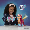 My Little Pony: A New Generation Sunny Starscout chante en rollers