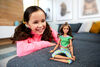 Poupée Barbie Fitness avec 22 Points d'Articulation, aux Longs Cheveux Bruns Ondulés et Portant une Tenue de Sport