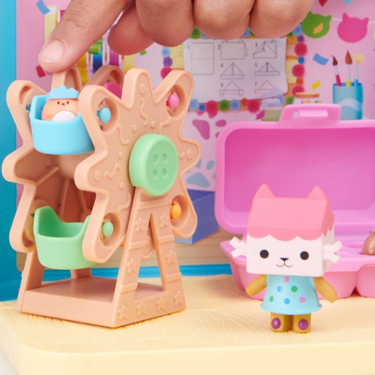 Gabby's Dollhouse, Salle Baby Box Craft-a-riffic avec figurine chat Bébé Boîte, accessoires, meubles et boîtes surprises