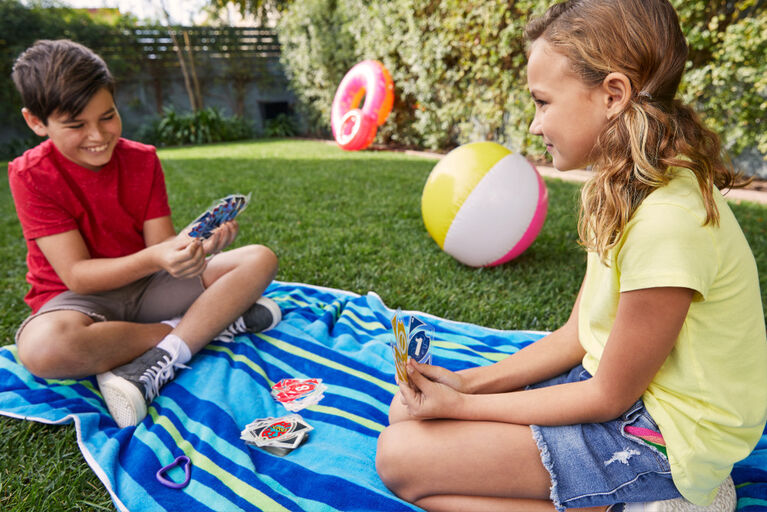 Jeu de cartes UNO Splash portatif avec cartes en plastique imperméables et agrafe