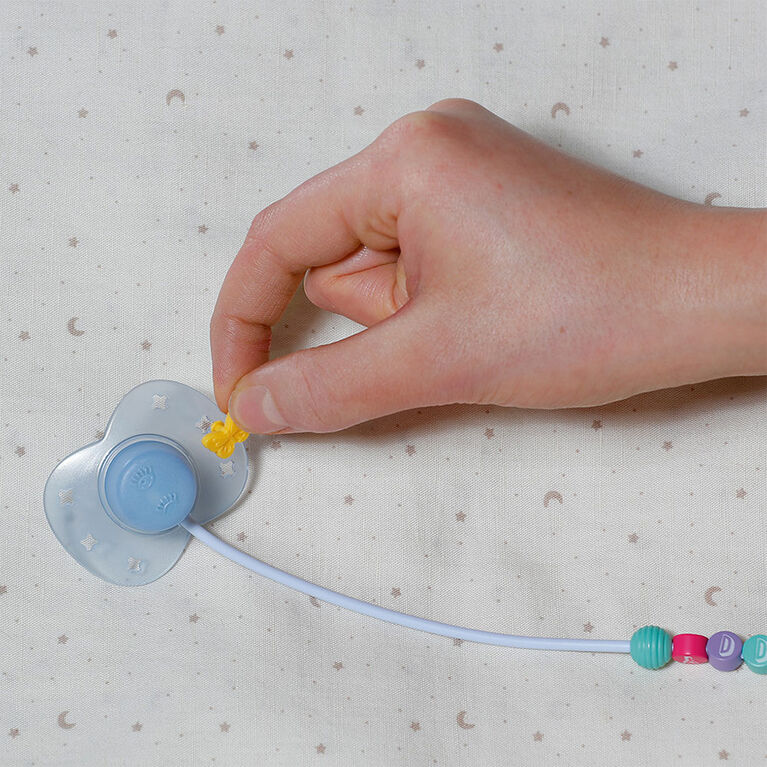 Sucette magique interactive BABY born avec chaîne de sucette pour les poupées de 43 cm Sucette magique interactive BABY born avec chaîne de sucette pour les poupées de 43 cm