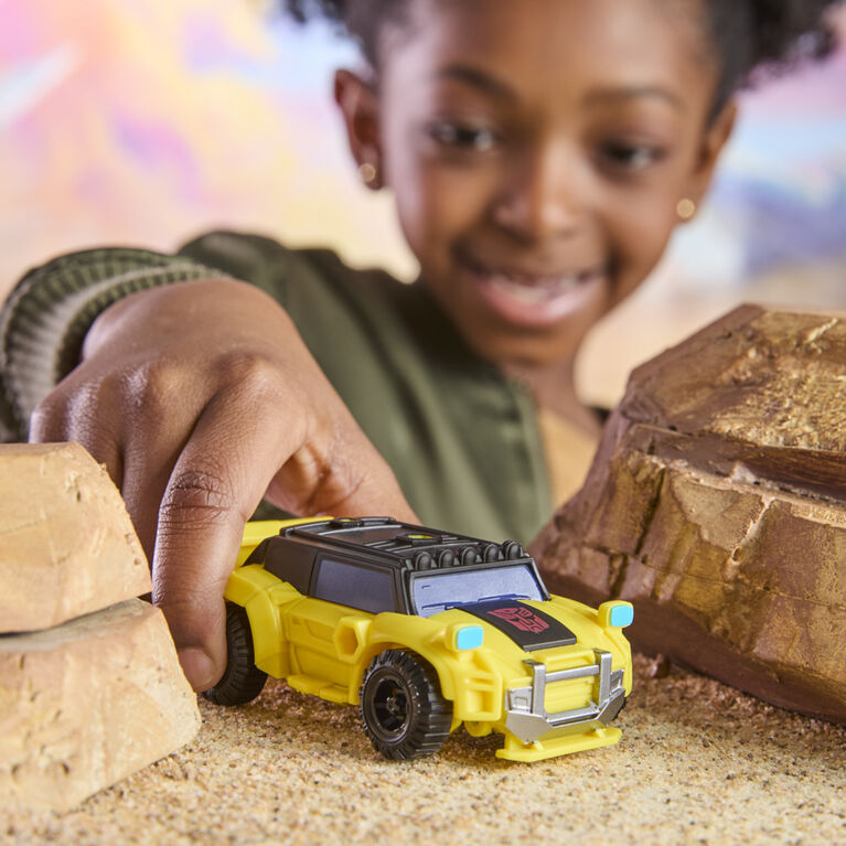 Transformers CYBERWORLD Cyber Changers Bumblebee Action Figure