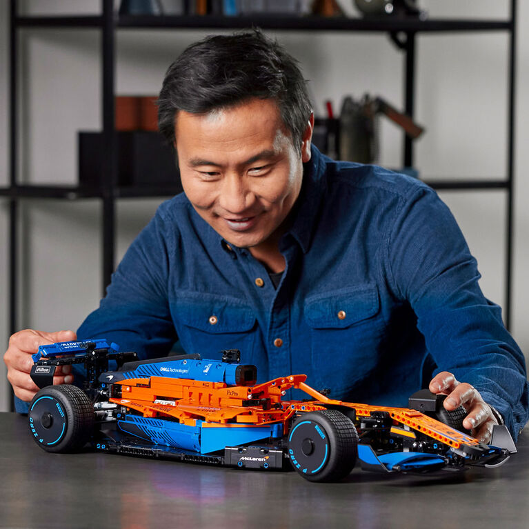 LEGO Technic La voiture de course McLaren Formula 1 42141 Ensemble de construction de modèle (1 432 pièces).