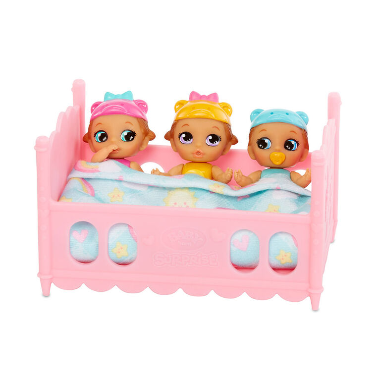 Mini Bebes Baby Born Surprise Deballez Des Poupons Jumeaux Ou Triples Surprises A Collectionner Avec De Doux Emmaillotements Une Couverture Et Un Berceau Toys R Us Canada