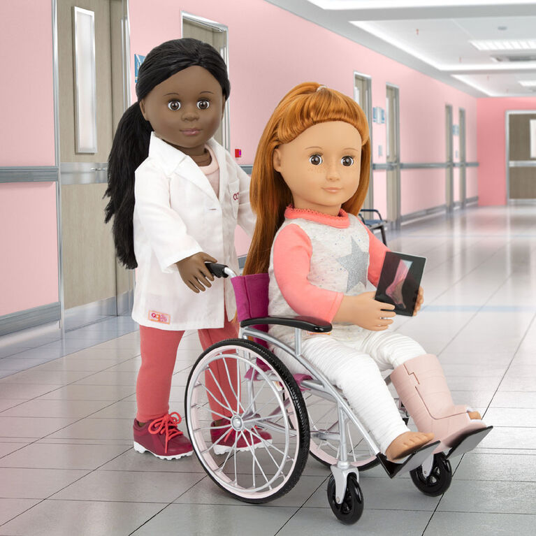 Heals On Wheels, Our Generation, Fauteuil roulant et accessoires médicaux pour poupées de 18 po