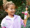 Poupée Barbie Boxeuse brunette avec tenue de boxe et gants de boxe roses