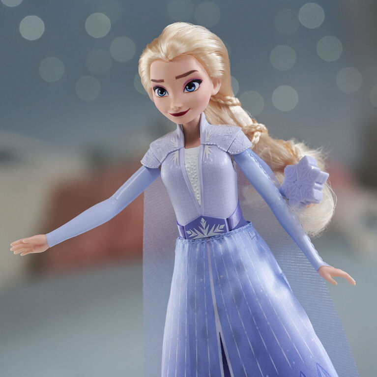 Disney La Reine des neiges 2, poupée mannequin Elsa et ses tenues magiques avec 2 tenues et 2 coiffures