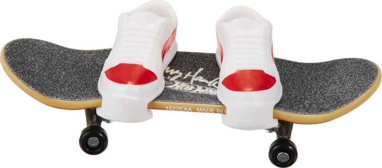 Hot Wheels Skate Tony Hawk Fingerboard and Skate Shoes (Styles May Vary)