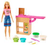 Coffret de jeu Machine à nouilles Barbie avec poupée blonde, poste de travail et accessoires