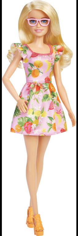 Poupée Barbie Fashionistas n°181, avec Robe à Imprimé Fruits et Manches Volantées