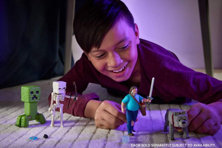 Minecraft Steve Action Figure & Accessories, 4-inch Toy Set Inspired by A Minecraft Movie