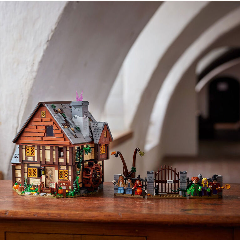 LEGO Ideas Disney Hocus Pocus: The Sanderson Sisters' Cottage 21341 (2,316 Pieces)