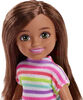 Barbie - Coffret de jeu Chelsea avec poupée Chelsea Dessinatrice de mode brunette et accessoires