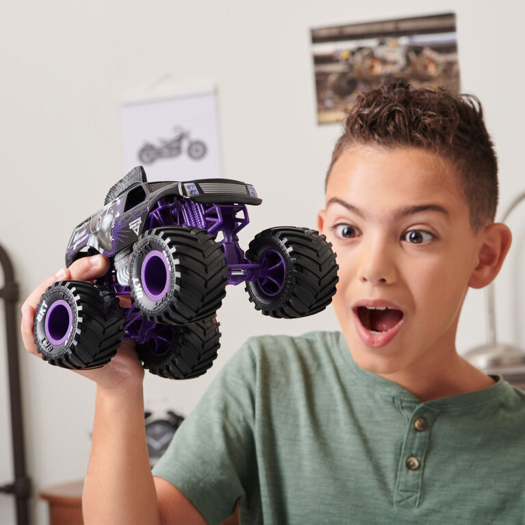 Monster Jam, Official Mohawk Warrior Monster Truck, Collector Die-Cast Vehicle, 1:24 Scale