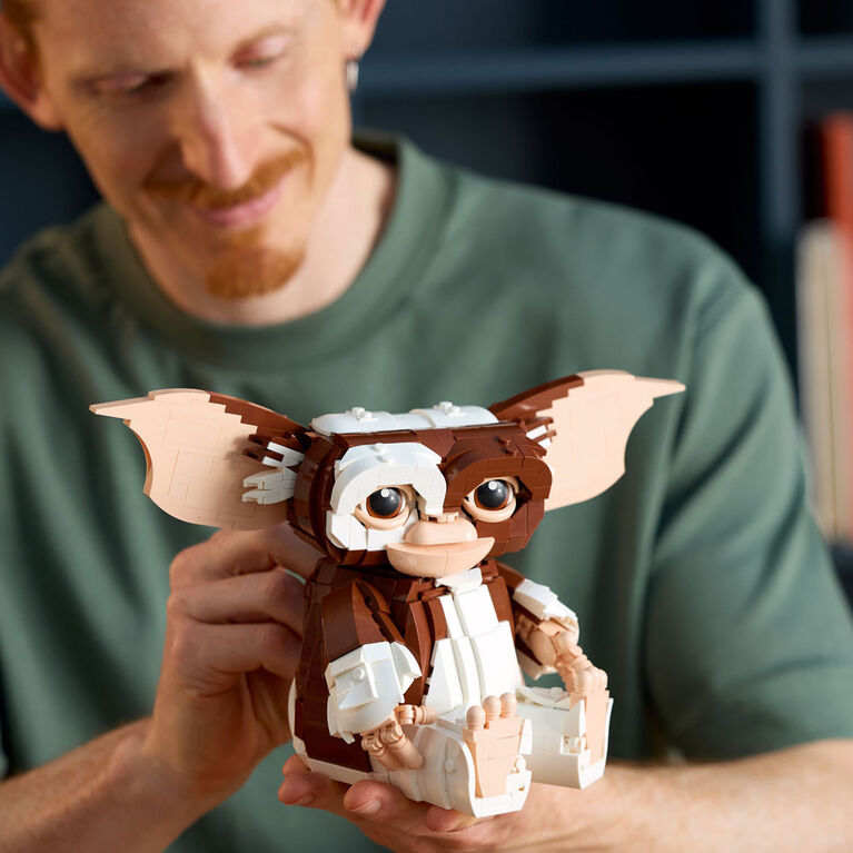 LEGO Ideas Gremlins: Gizmo Building Set for Adults, Ages 18+ - Home Office or Room Decor - 21361