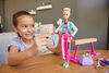 Coffret de jeu Barbie Gymnaste avec poupée, poutre d'équilibre et plus de 15 accessoires