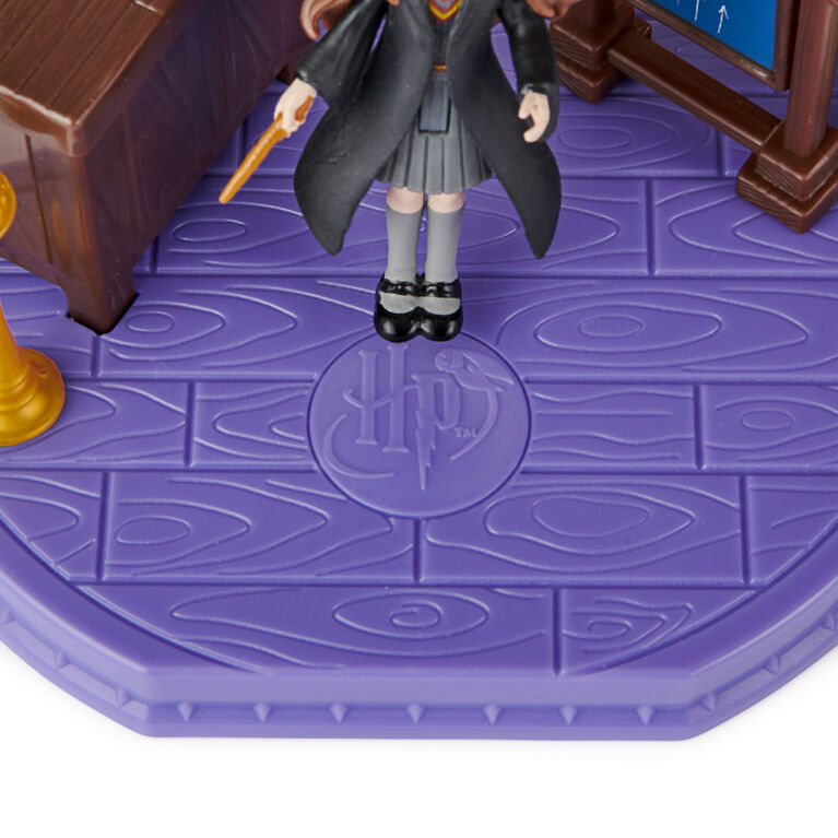Wizarding World, Magical Minis, Charms Classroom avec figurine Hermione Granger exclusive et accessoires