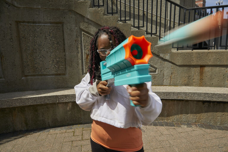 Nerf Roblox SharkBite: Web Launcher Rocker Blaster, Includes Code to Redeem  Exclusive Virtual Item, 2 Nerf Rockets, Pump Action