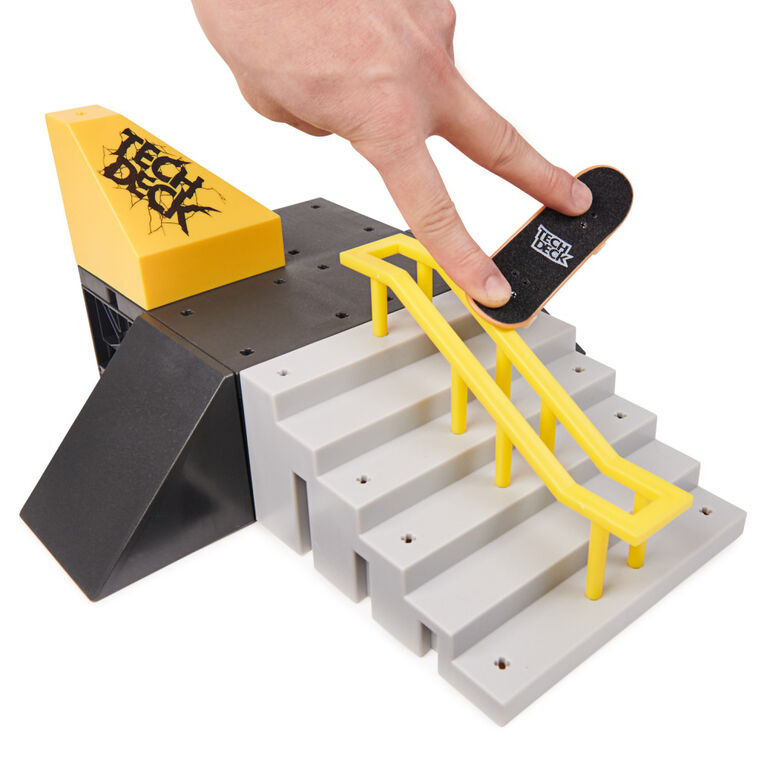 Tech Deck, Pyramid Shredder, X-Connect Park Creator, Customizable and Buildable Ramp Set with Exclusive Fingerboard