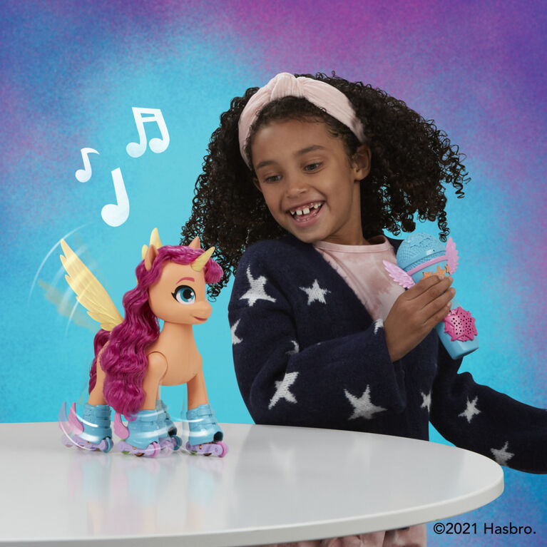 My Little Pony: A New Generation Sunny Starscout chante en rollers, jouet interactif de 22,5 cm avec télécommande, 50 réactions, lumières - Édition anglaise