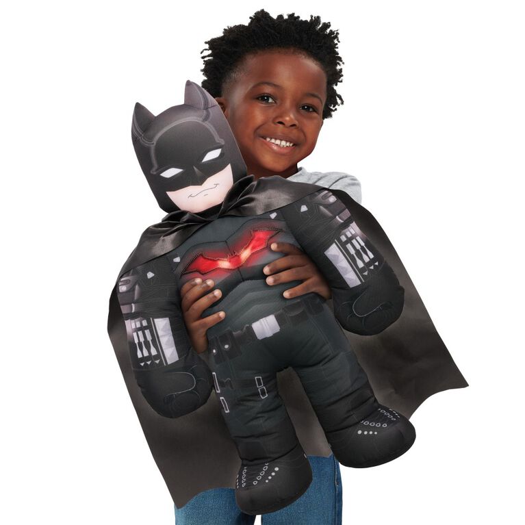 The Batman Bashin' Battler Batman Talking 18-Inch Plush Toy with Light-up Chest and Action Phrases - English Edition