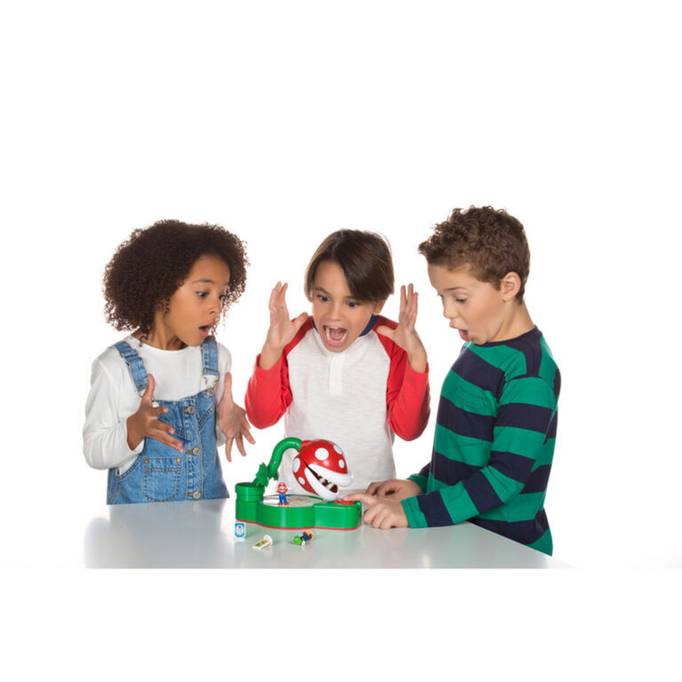Epoch Games Super Mario Piranha Plant Escape! with Collectible Super Mario Action Figures - English Edition
