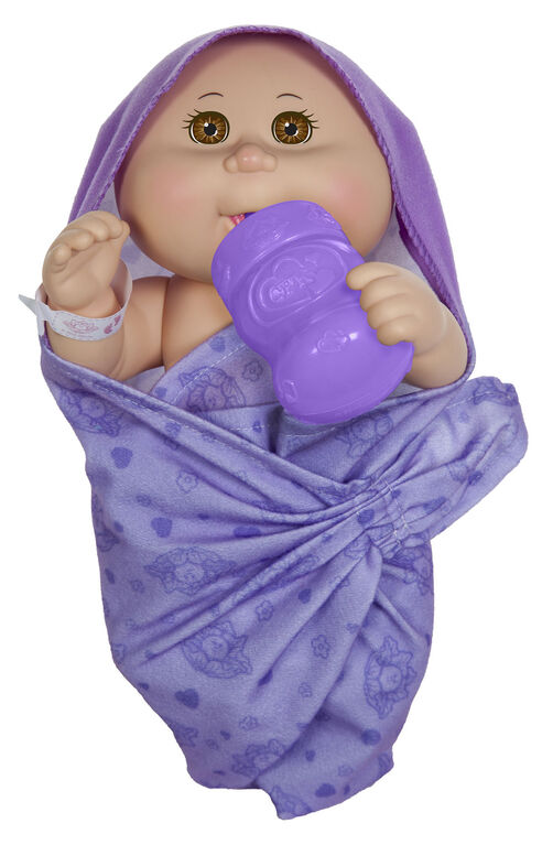 Cabbage Patch Kids First Cuddles Newborn - 11 inch doll with Purple Blanket - English Edition