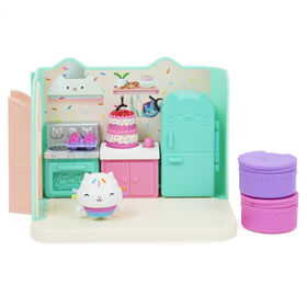 DreamWorks Gabby's Dollhouse, Bakey with Cakey Kitchen with Figure and 3 Accessories, 3 Furniture and 2 Deliveriesp